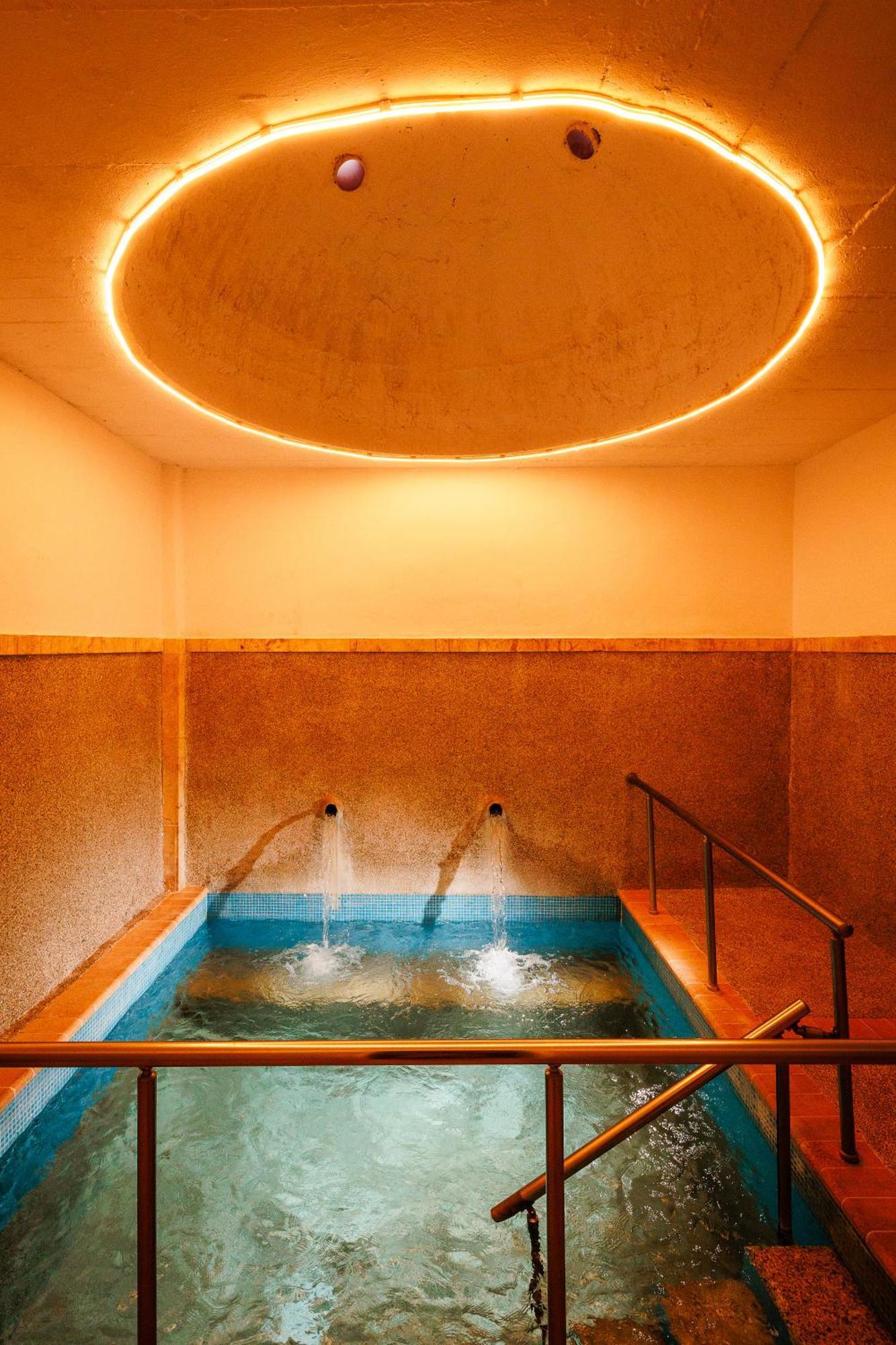 Hamam Ангистрон